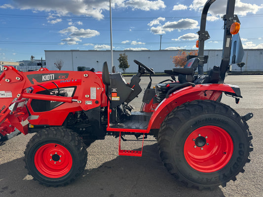 CK 3540SEH Kioti Tractor and KL4040 Loader