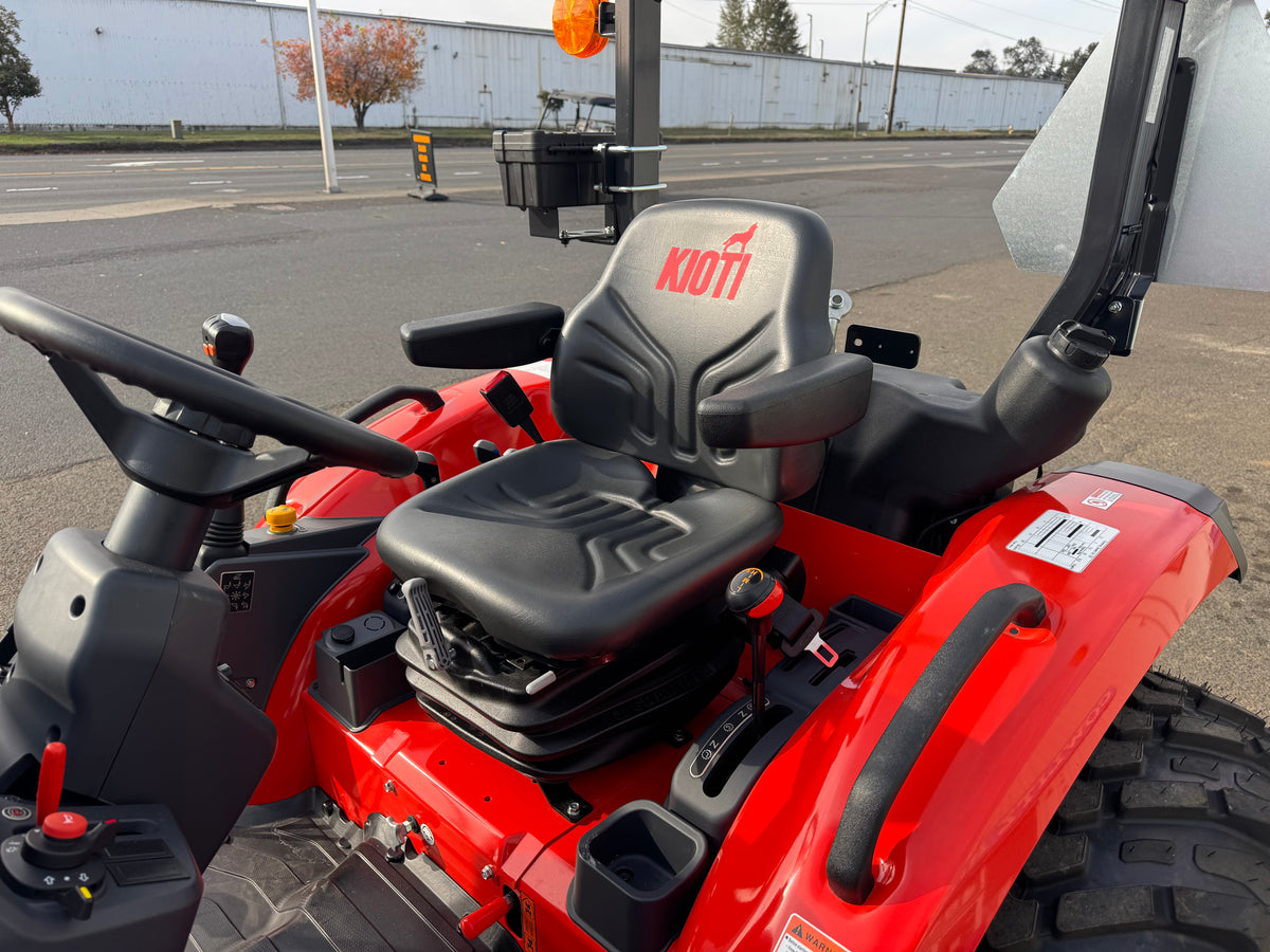 CK 3540SEH Kioti Tractor and KL4040 Loader