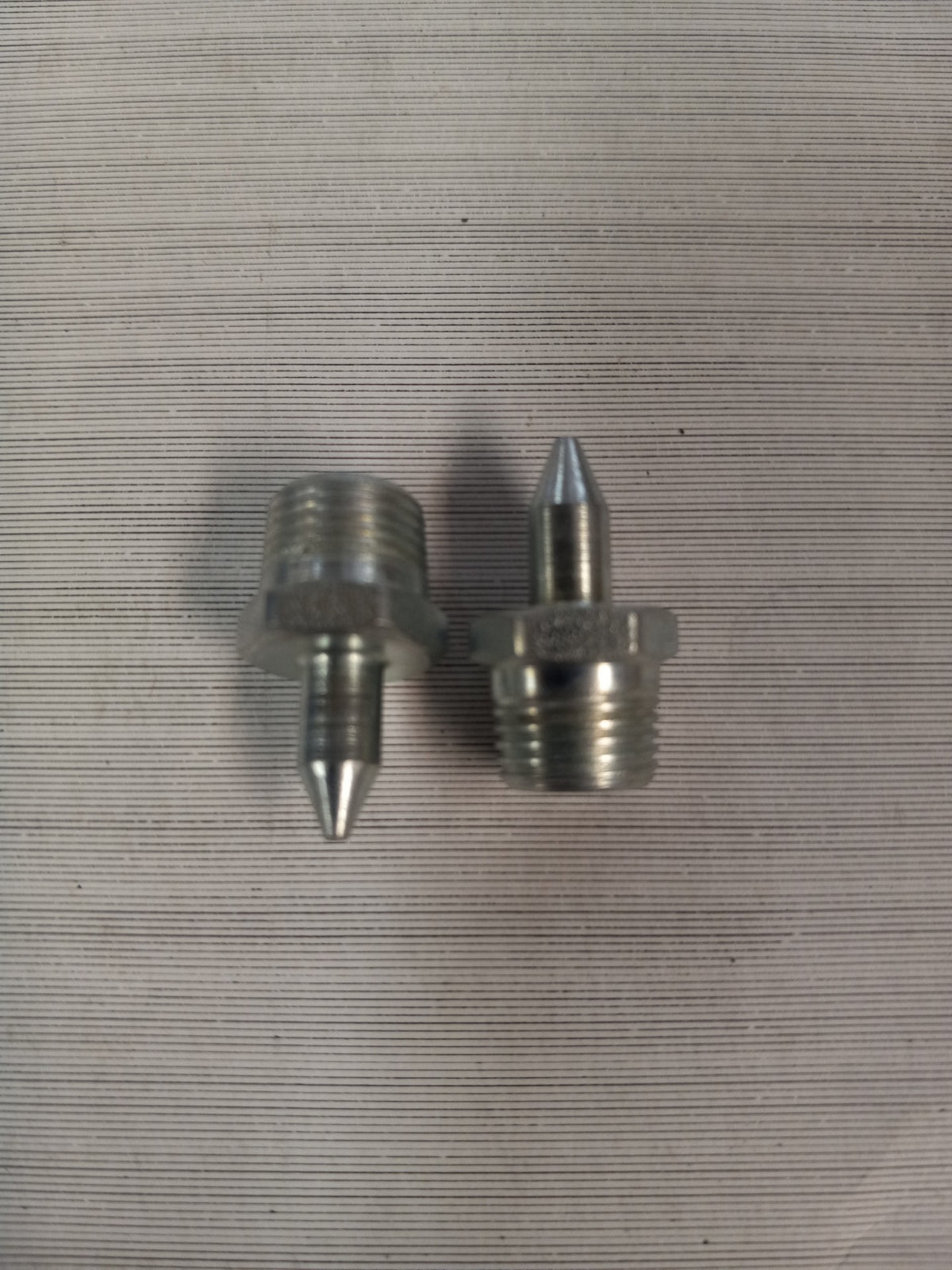 NEEDLE TYPE GREASE GUN FITTING 1/8-27 NPTF MALE THREADS